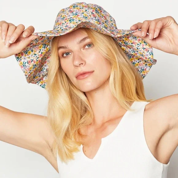 BCBG | Accessories | Bcbg Floral Wide Brim Canvas Sun Hat  display picture 2